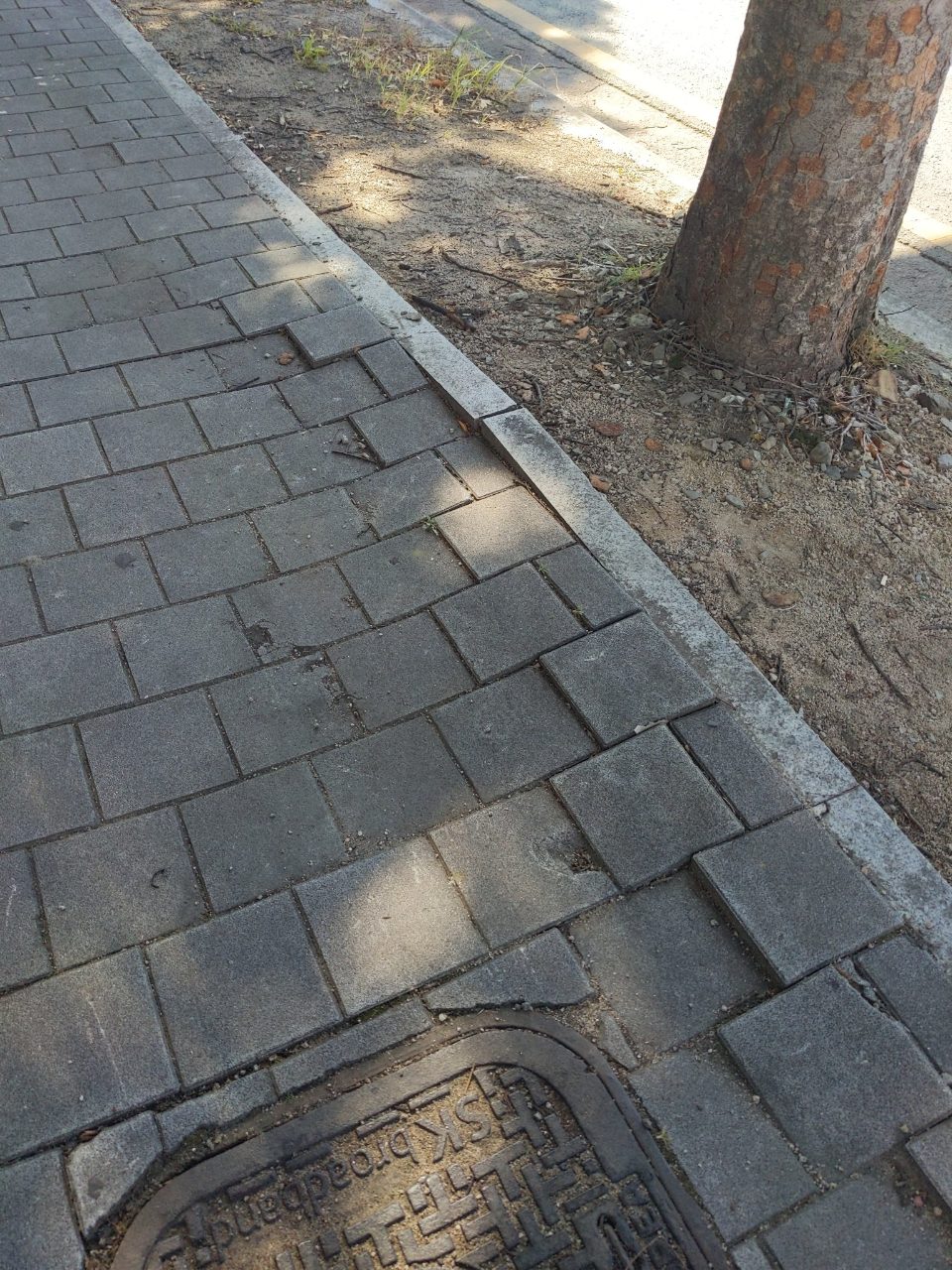 보도블록 구조물 파손