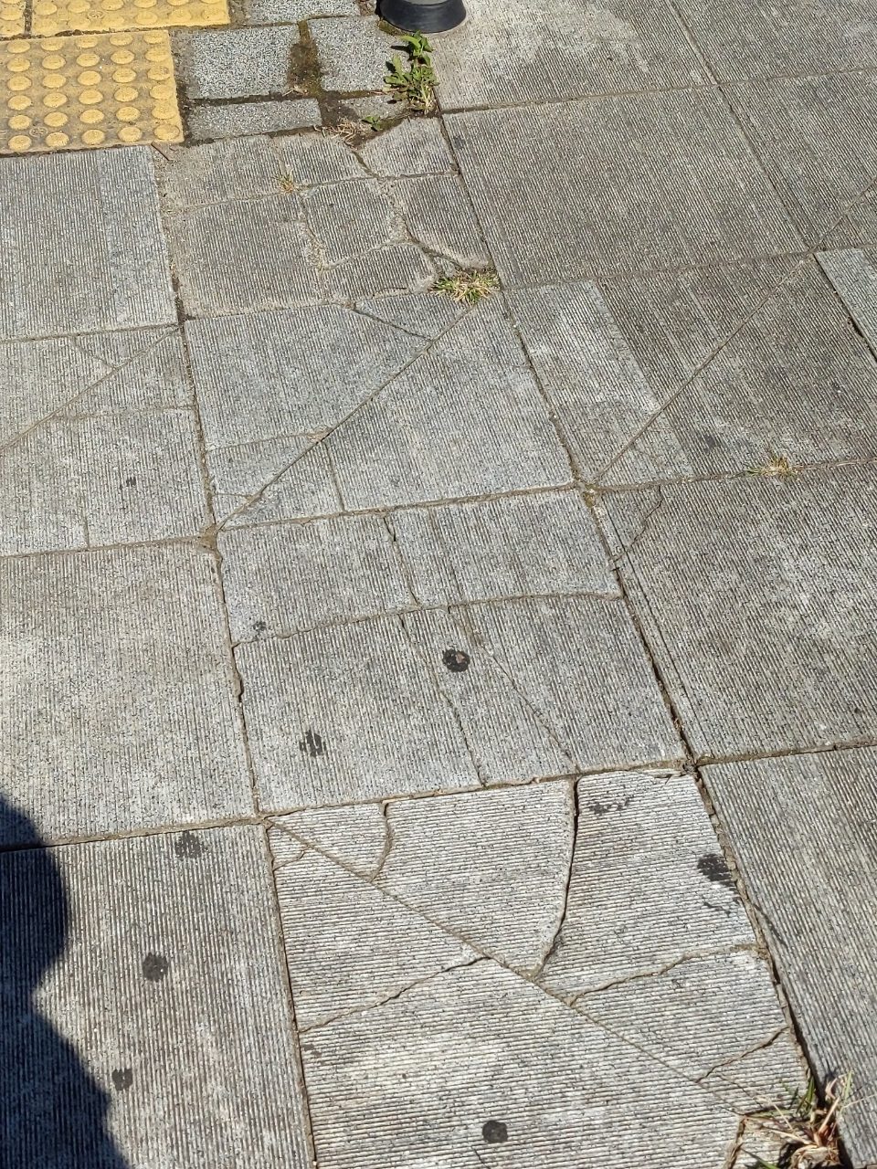 보도블록 균열