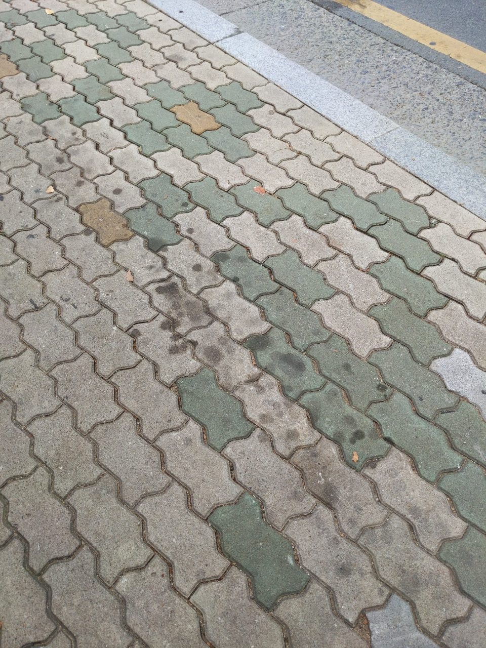 보도블록 구조물 파손