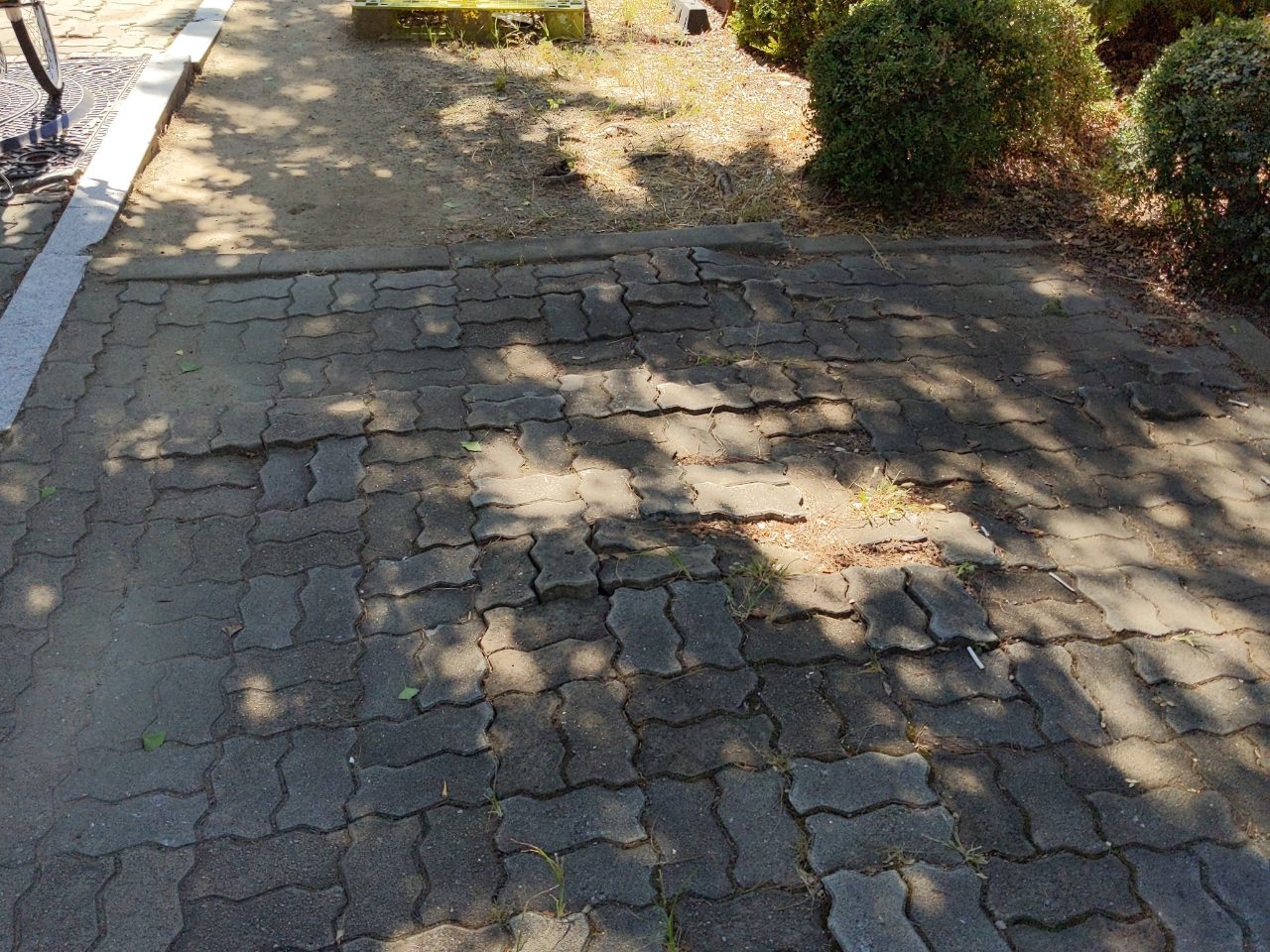 보도블록 구조물 파손