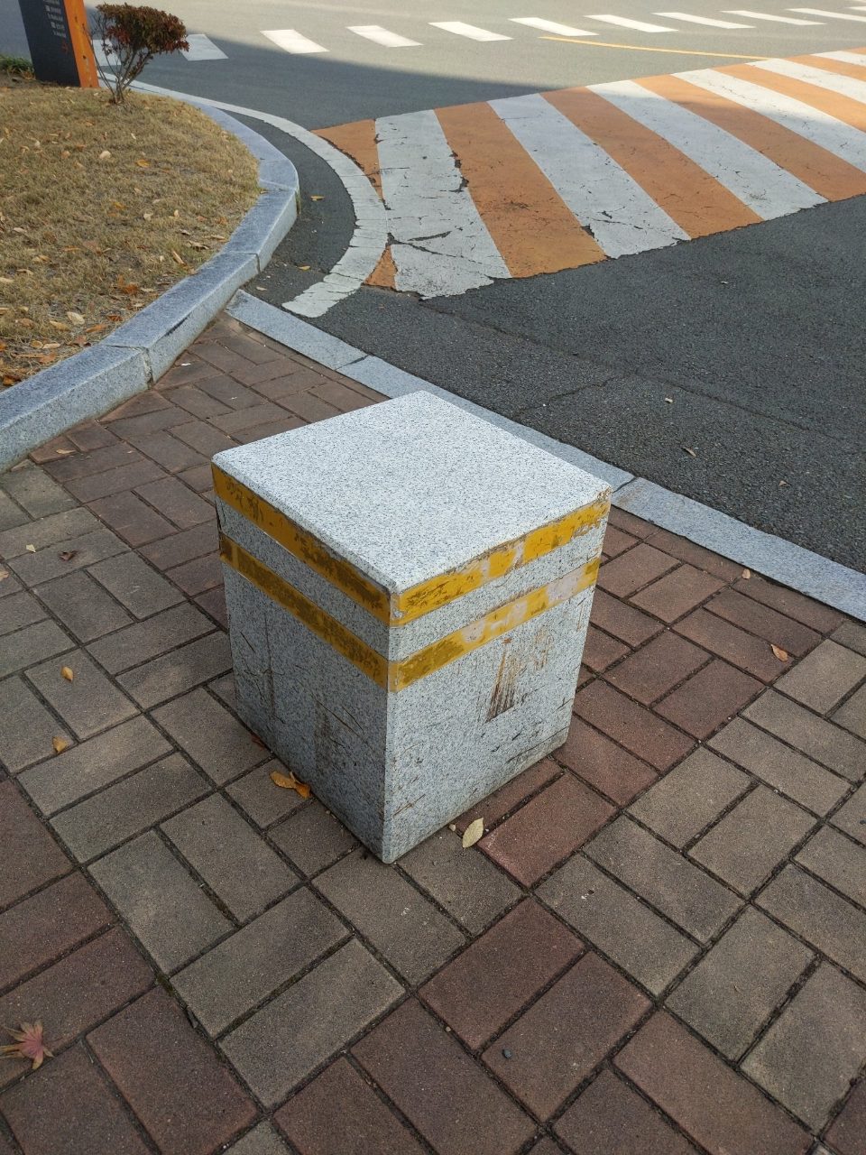 볼라드 구조물 파손