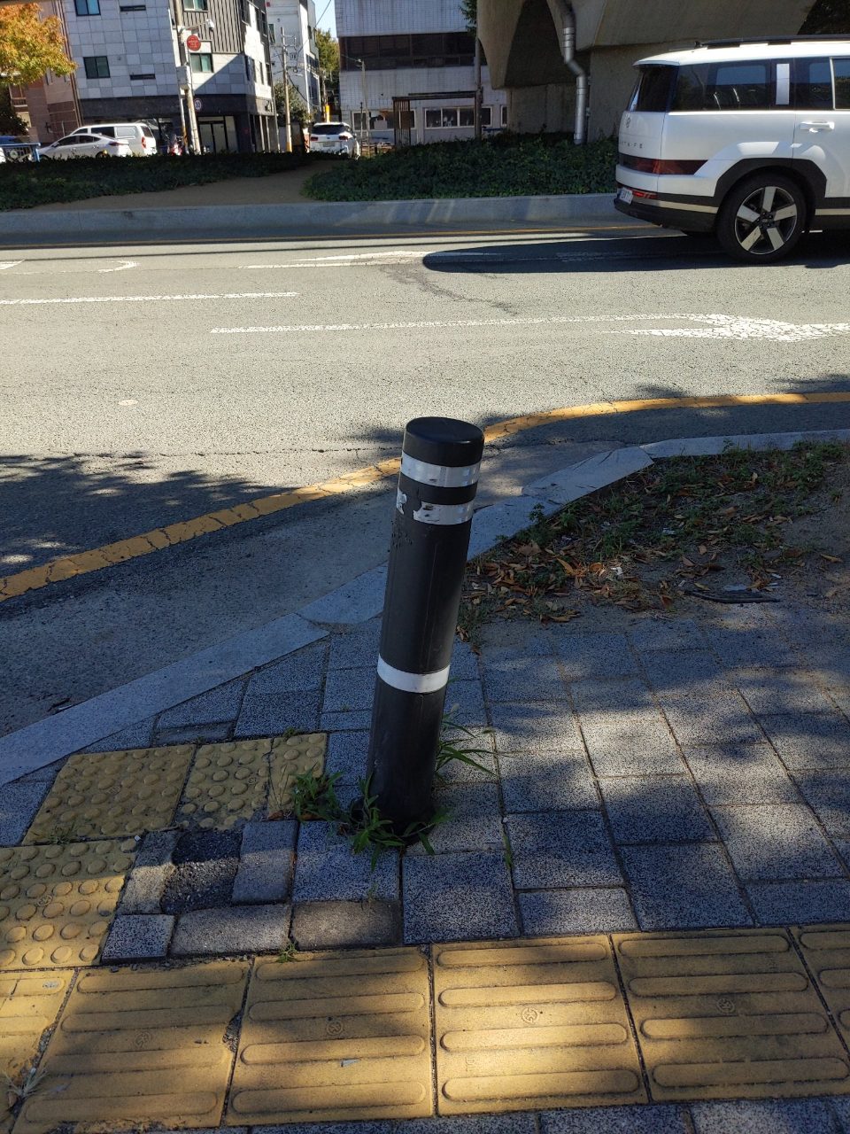 볼라드 구조물 파손
