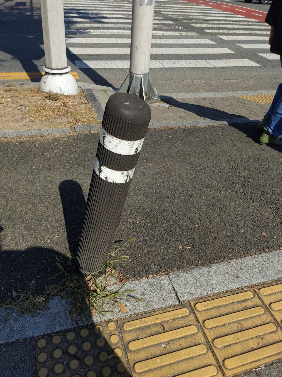 볼라드 구조물 파손