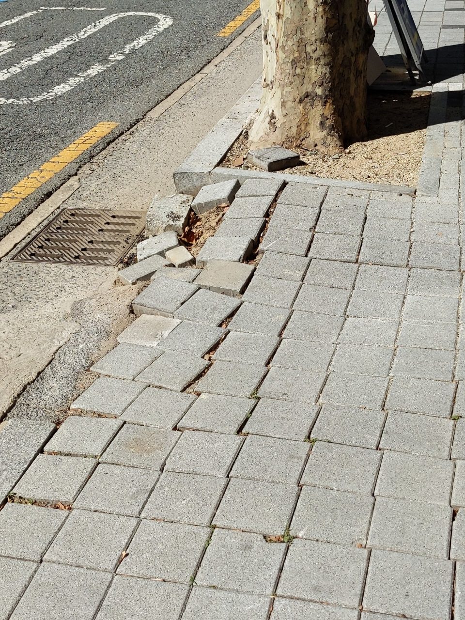 보도블록 구조물 파손