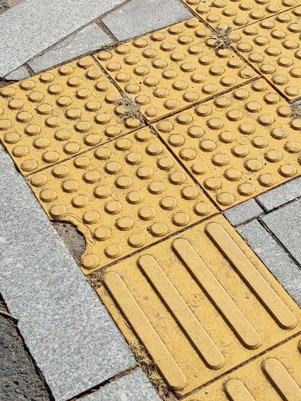 보도블록 구조물 파손