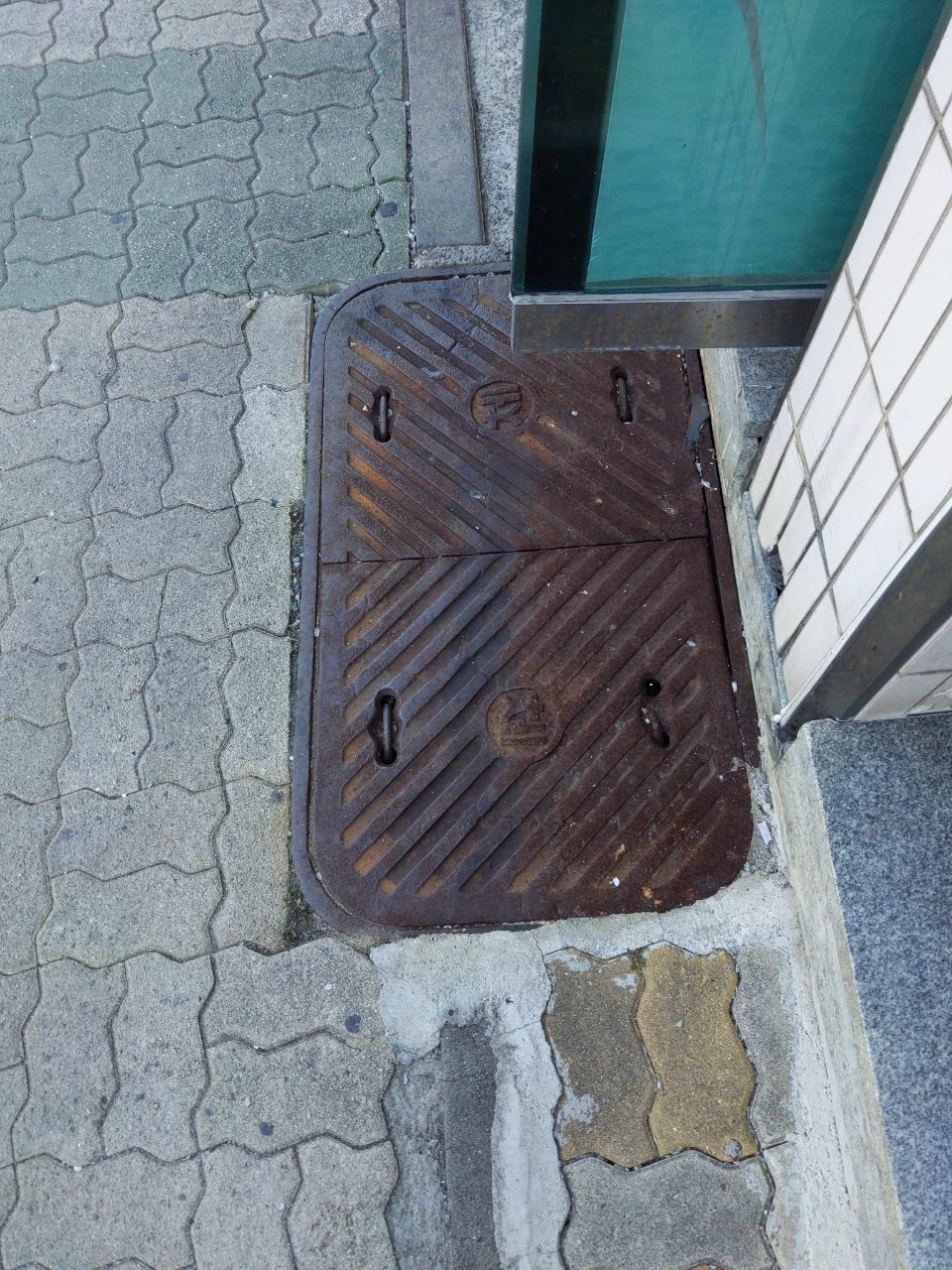 맨홀 부식