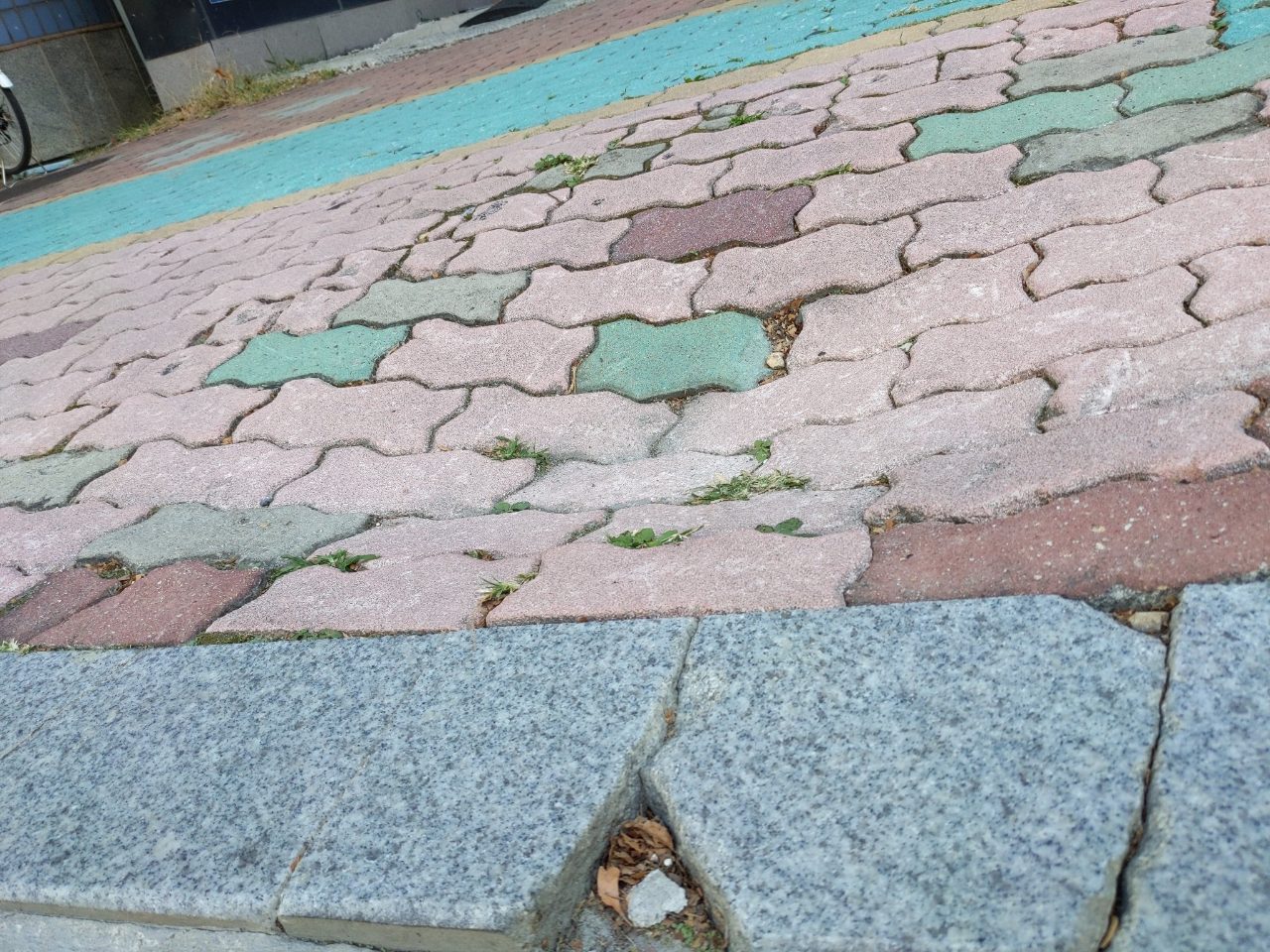 보도블록 구조물 파손