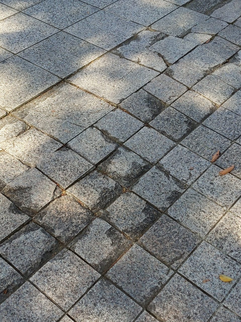 보도블록 균열