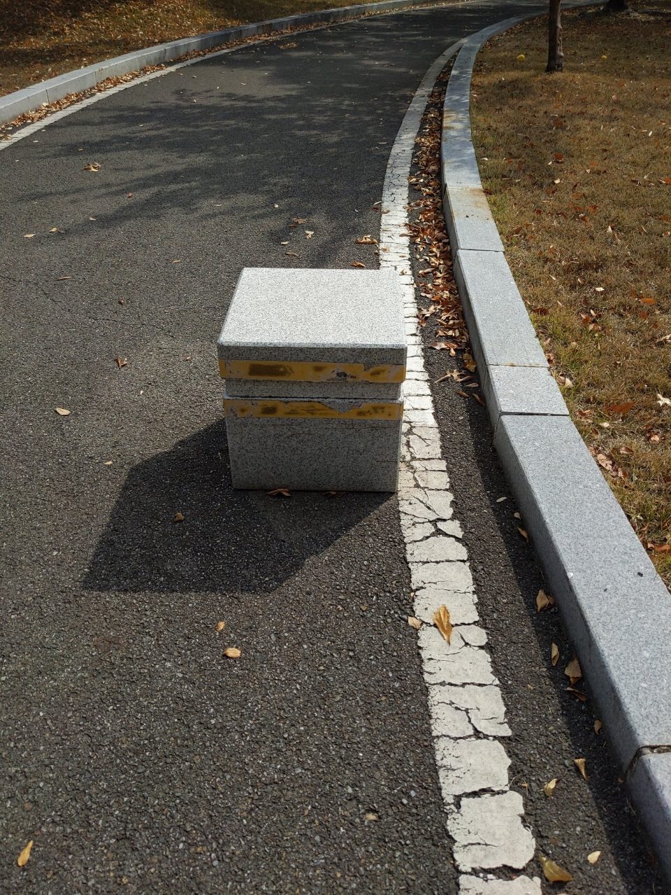 볼라드 구조물 파손