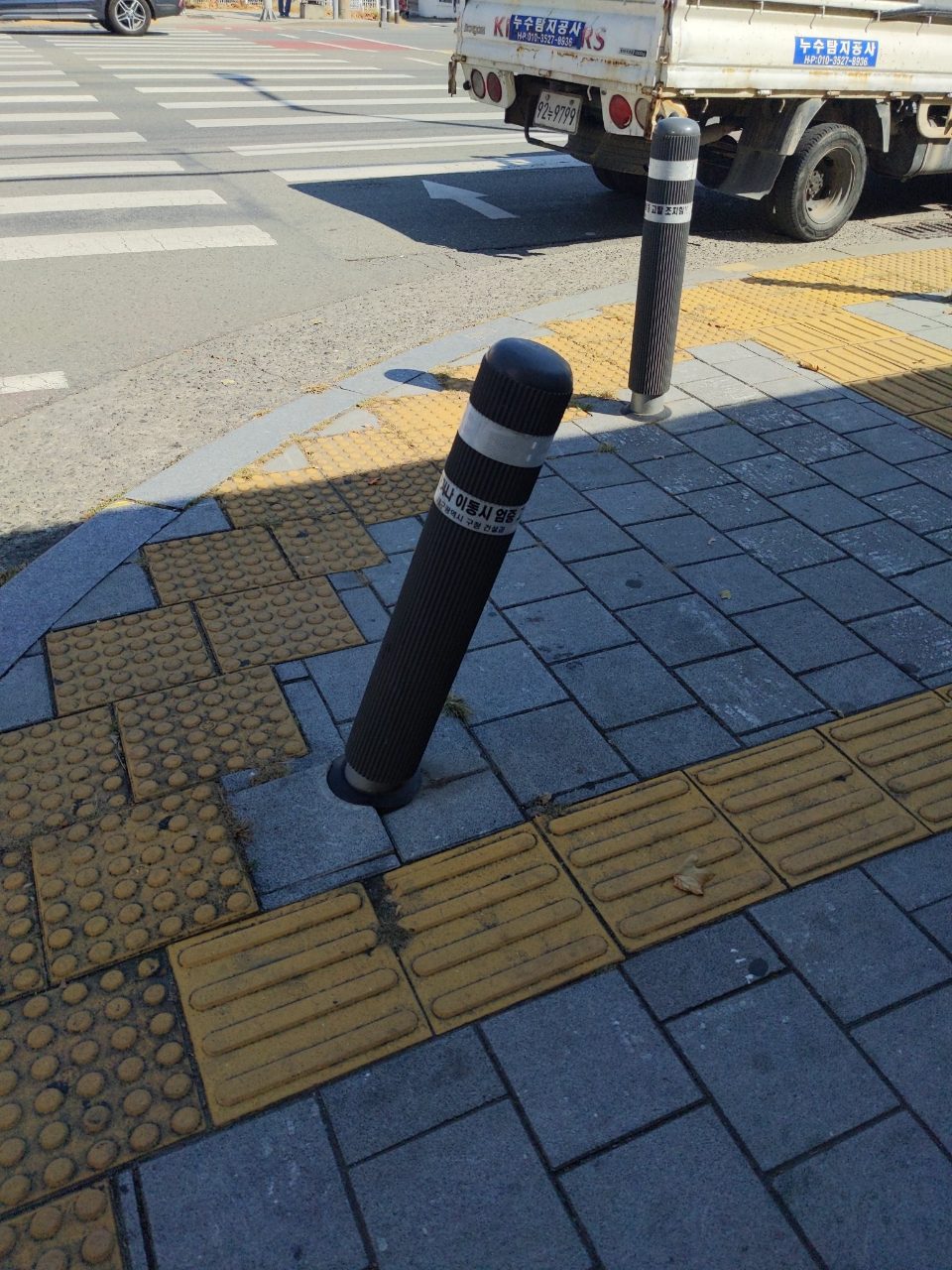 볼라드 기울어짐
