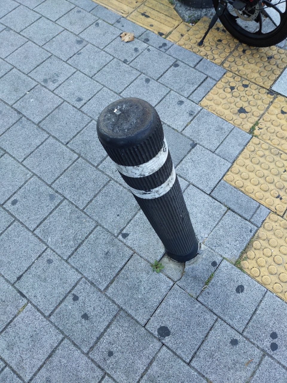 볼라드 구조물 파손