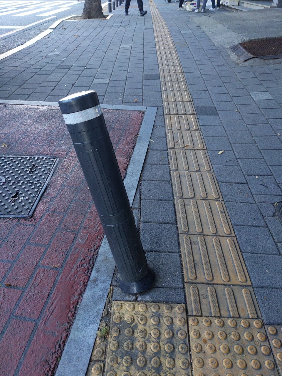 볼라드 기울어짐