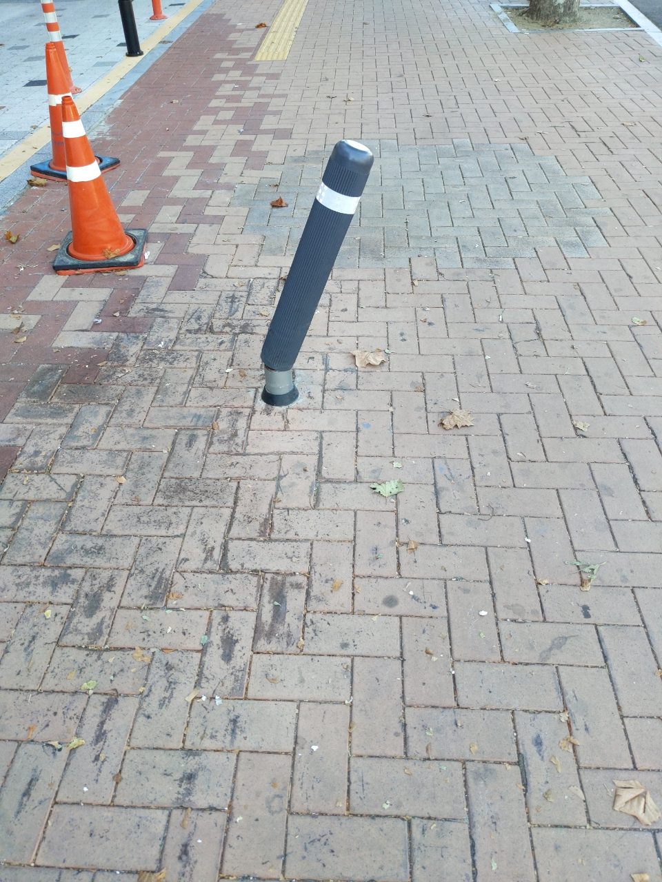 볼라드 기울어짐