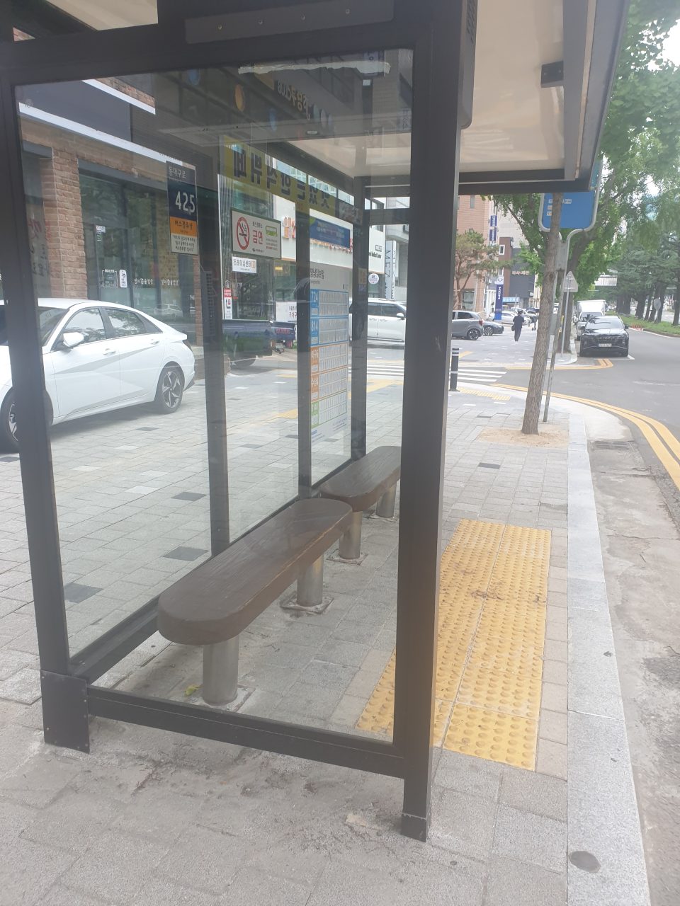 버스정류장 구조물 파손