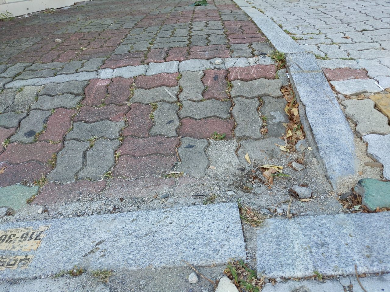 보도블록 구조물 파손