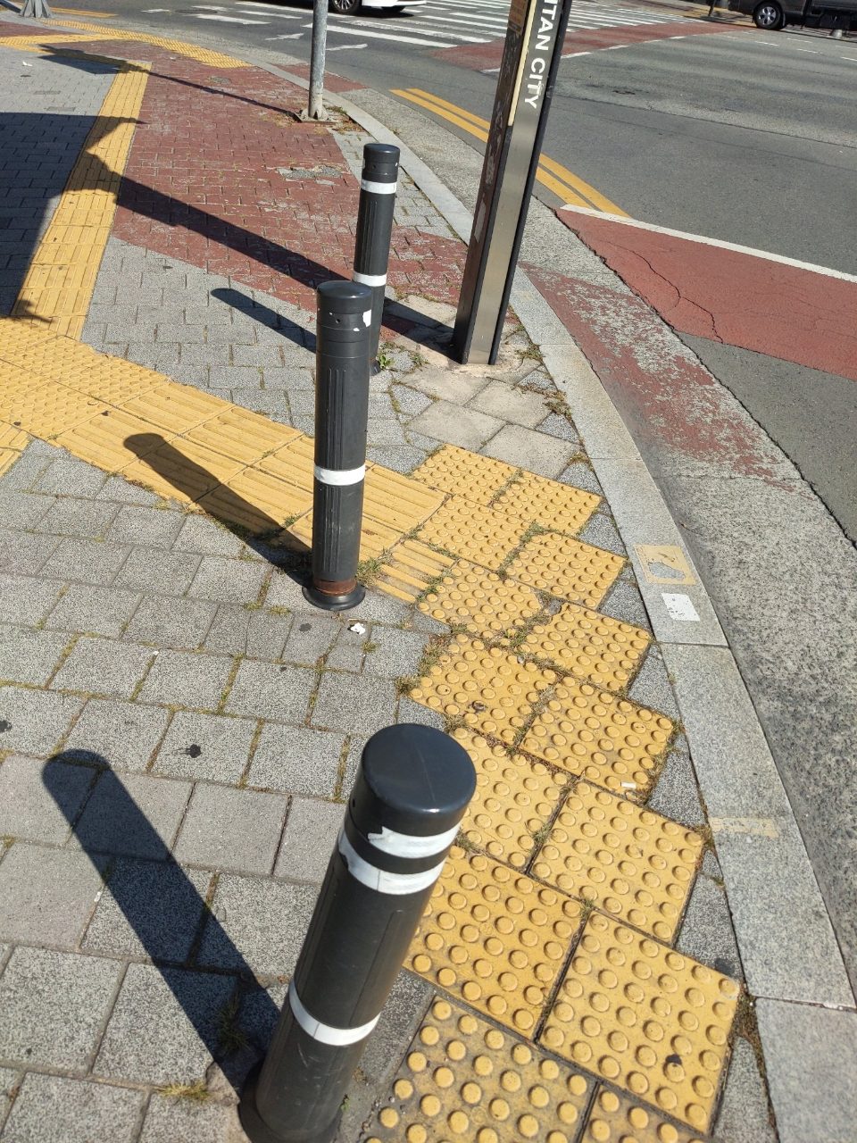 볼라드 구조물 파손