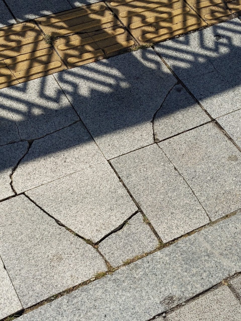 보도블록 균열