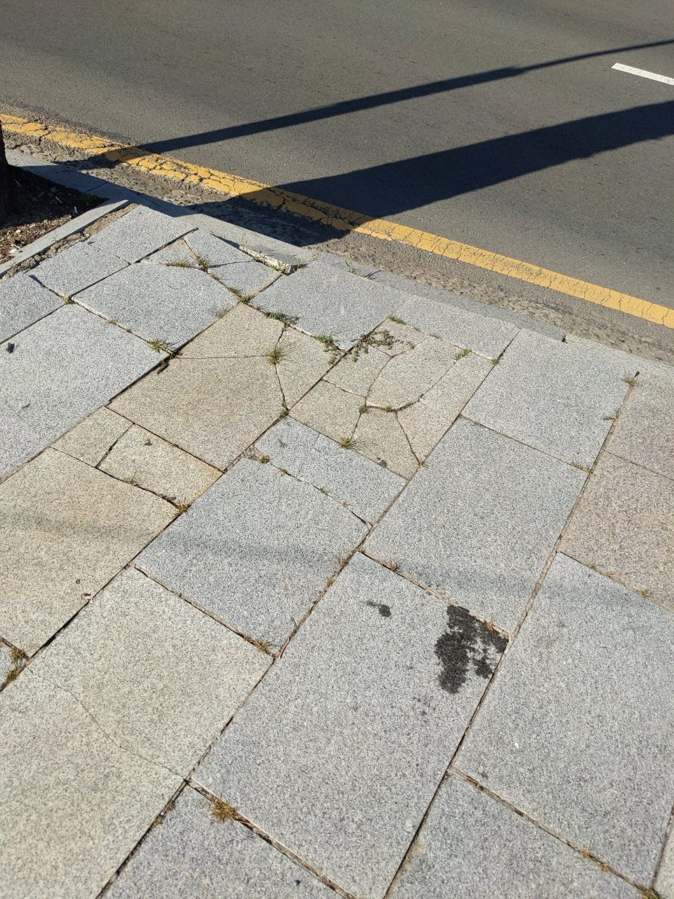 보도블록 균열