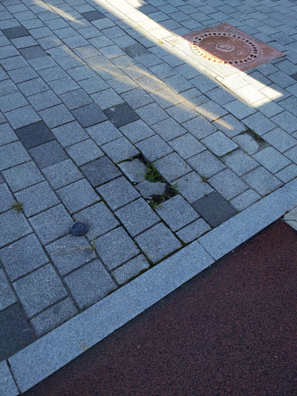 보도블록 구조물 파손