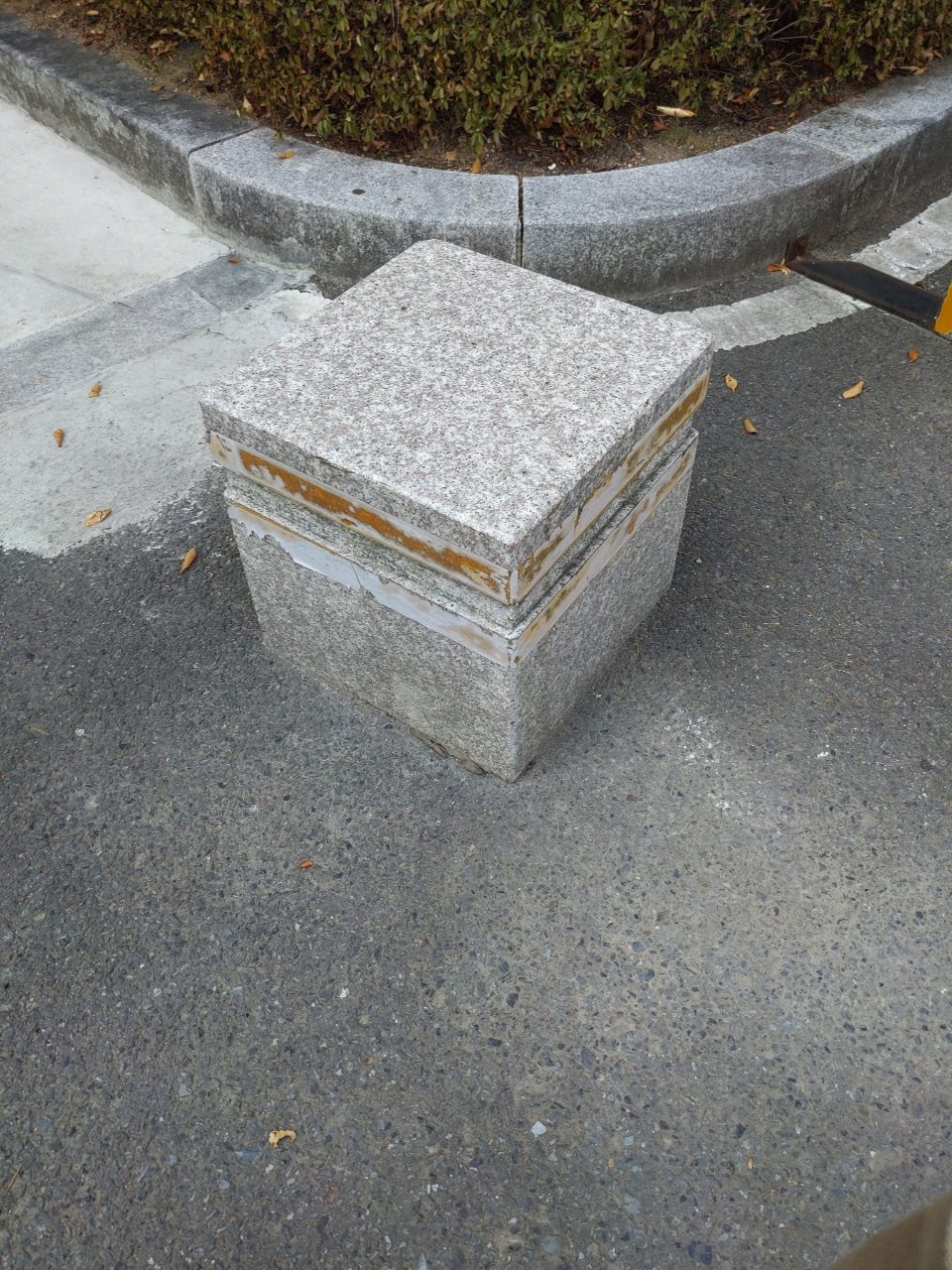 볼라드 구조물 파손