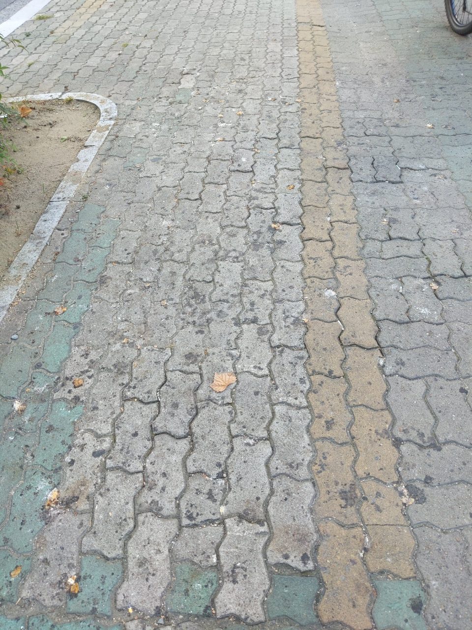 보도블록 균열