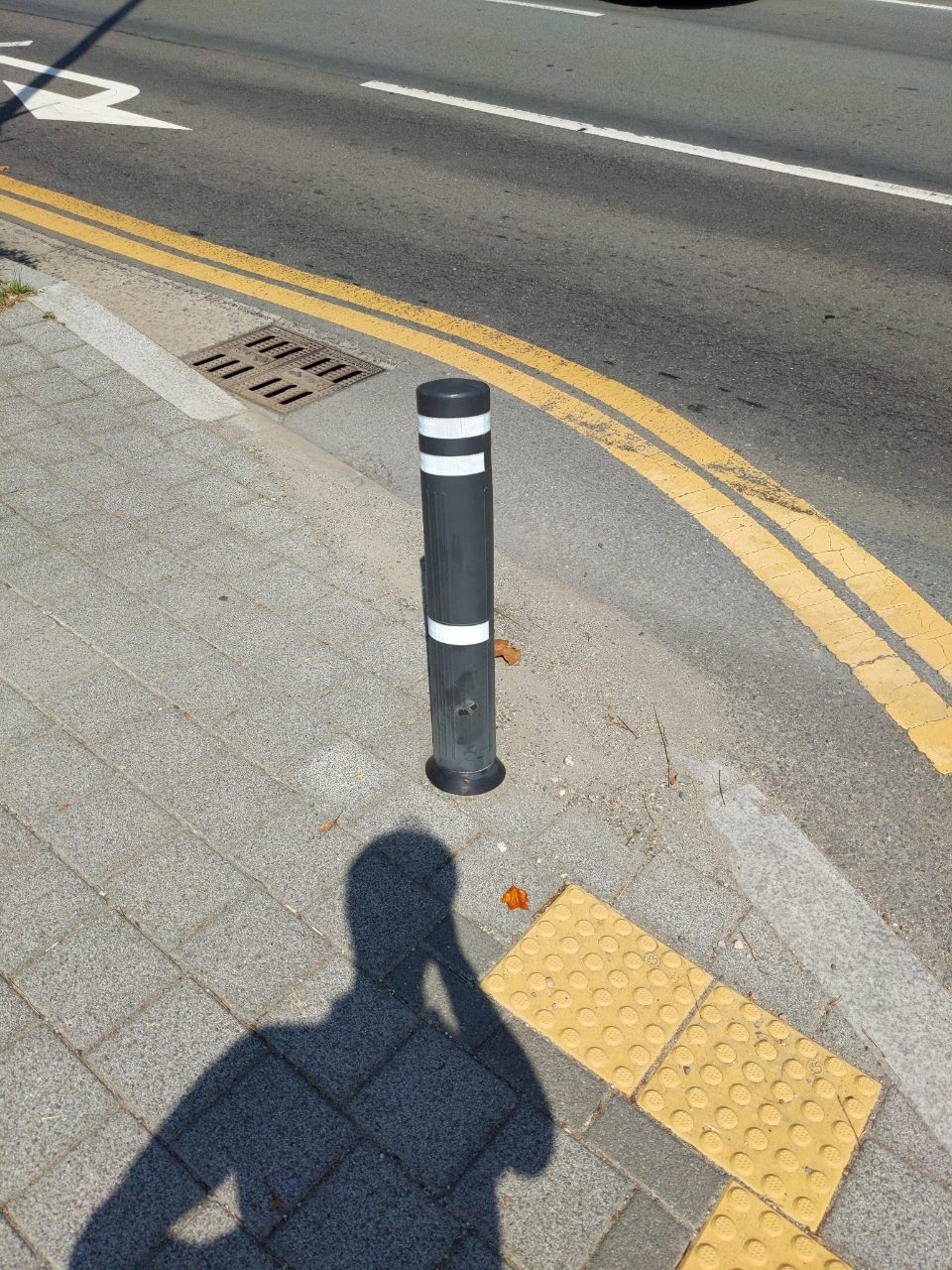 볼라드 기울어짐