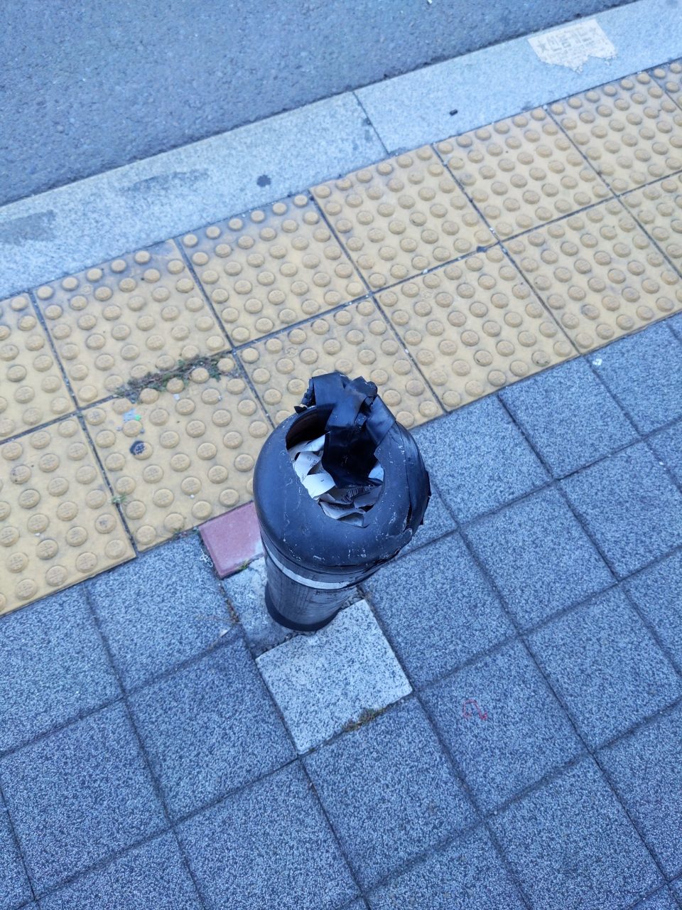 볼라드 구조물 파손