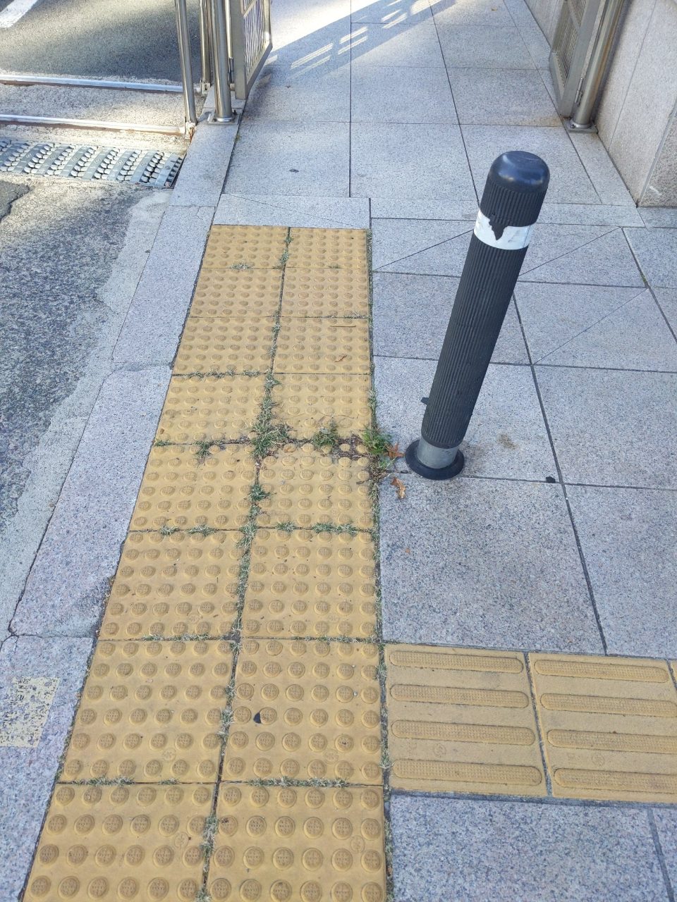 보도블록 이상 없음