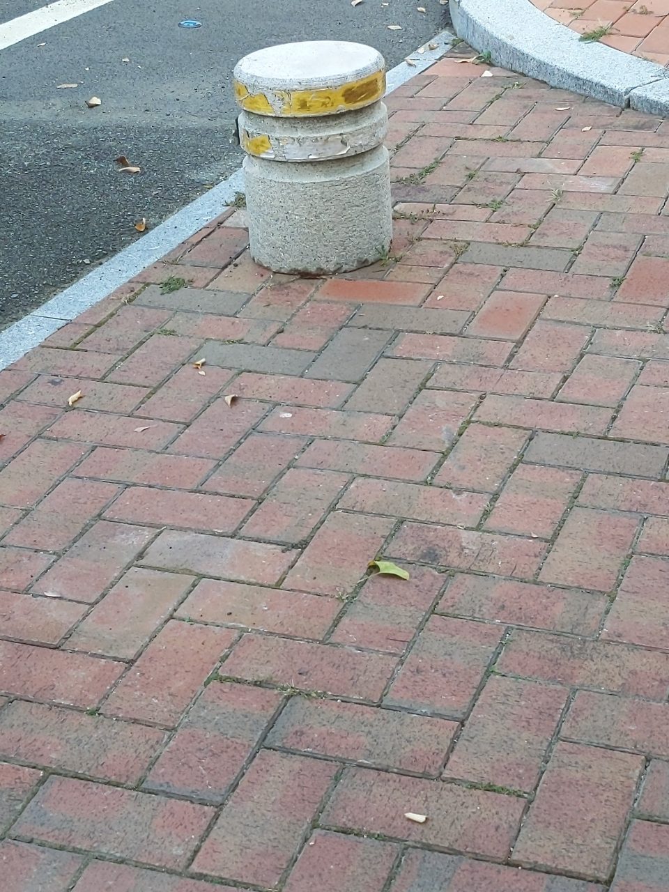볼라드 구조물 파손
