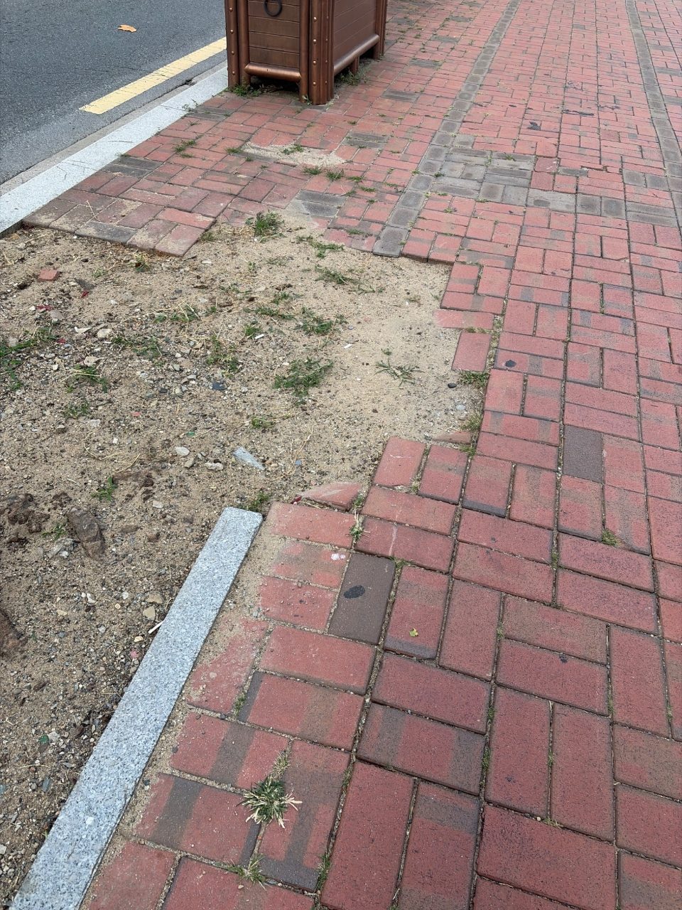 보도블록 구조물 파손