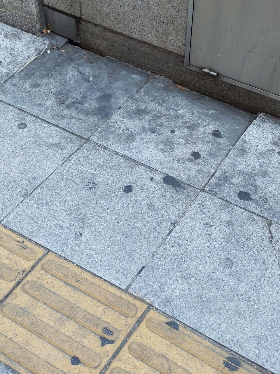 보도블록 균열