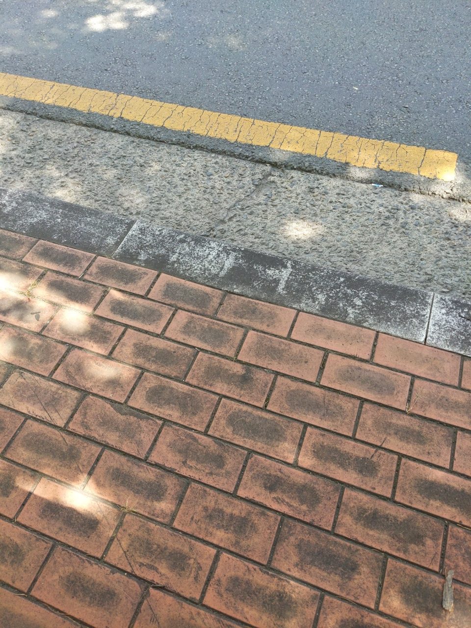 보도블록 구조물 파손