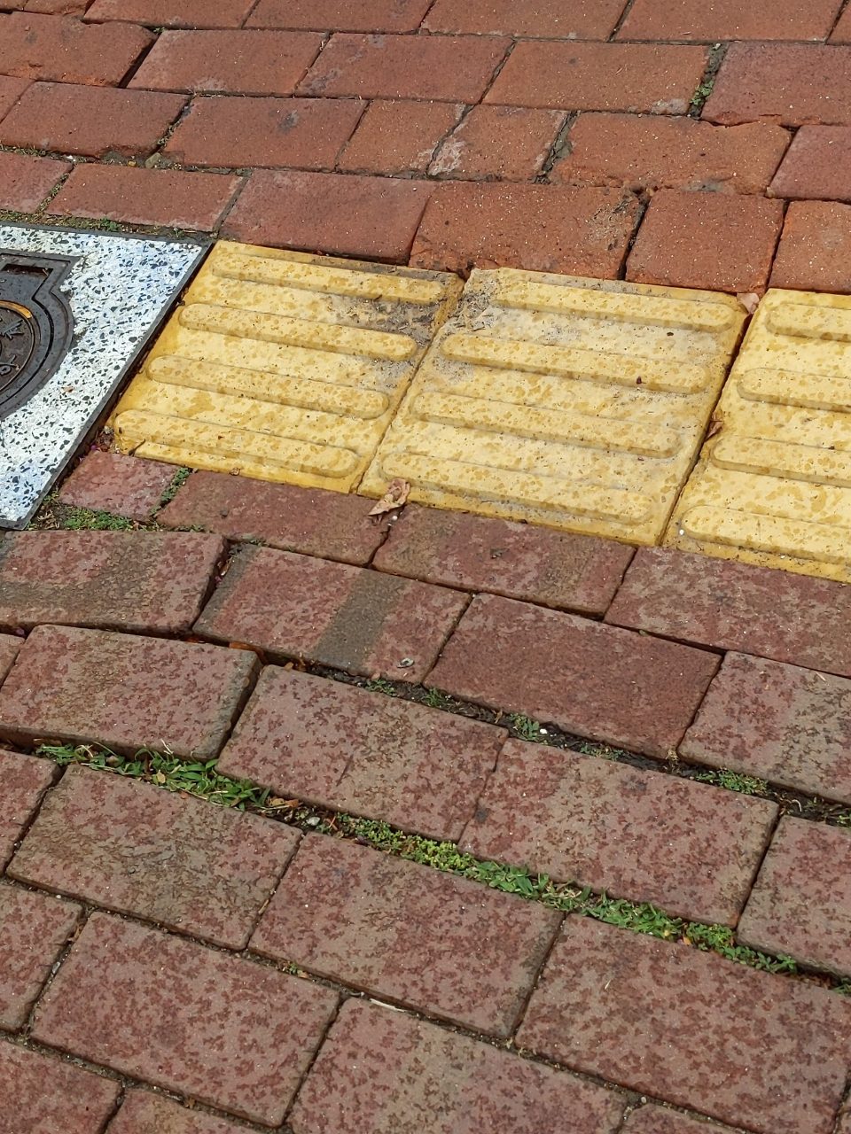 보도블록 구조물 파손