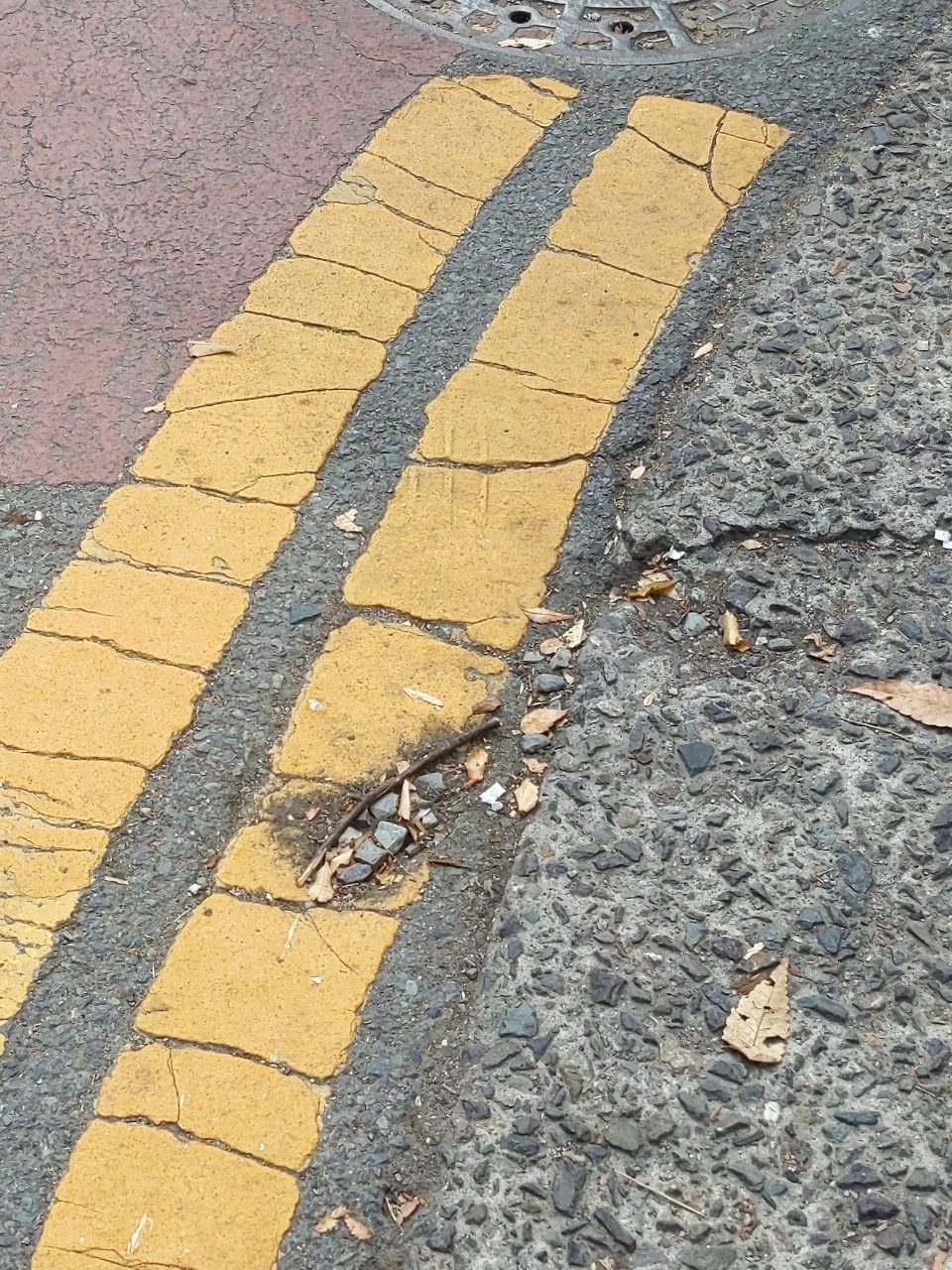 도로 구조물 파손