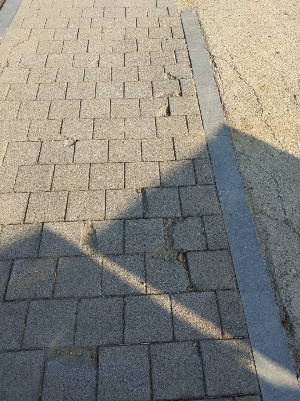 보도블록 구조물 파손