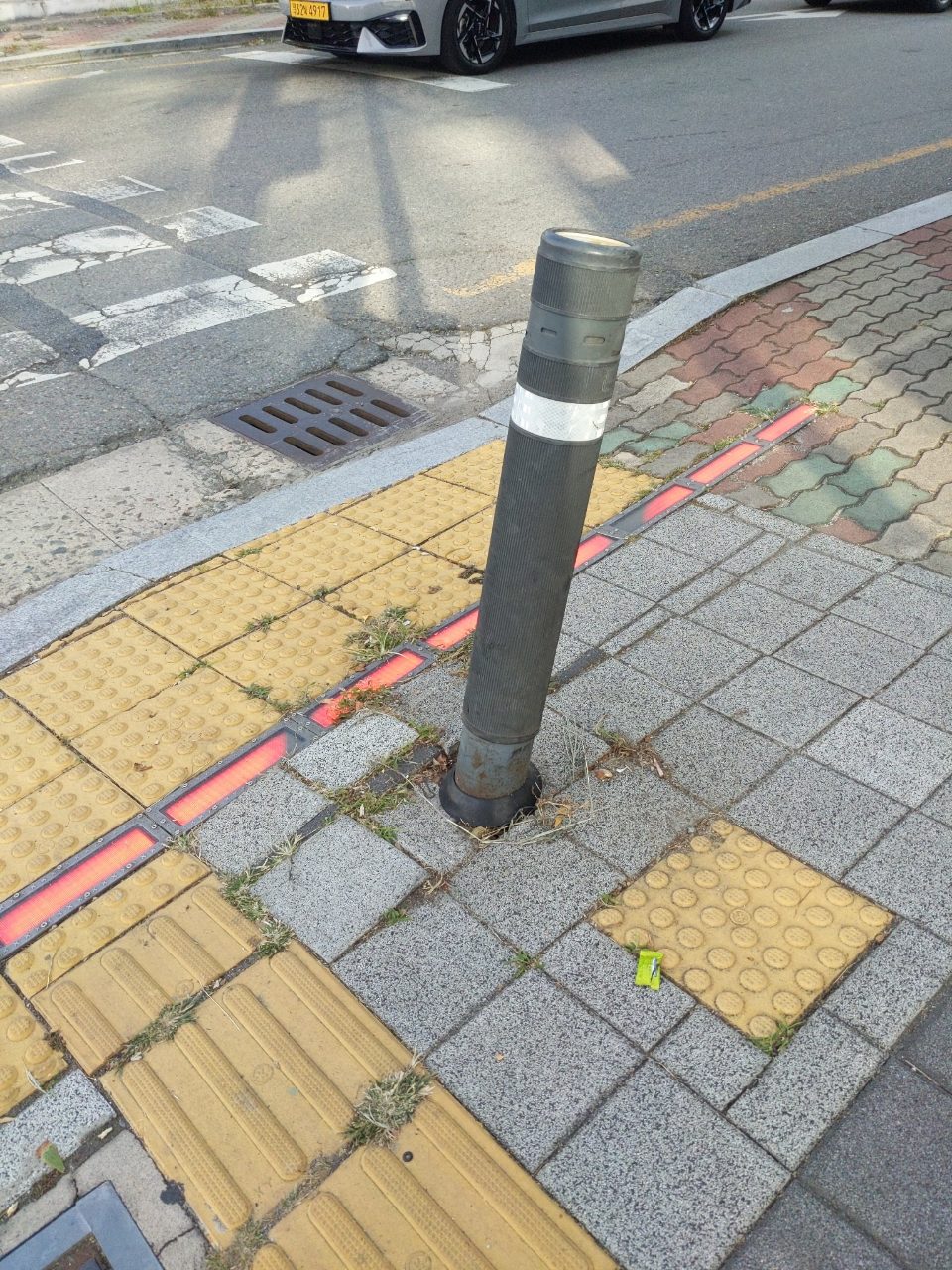볼라드 구조물 파손