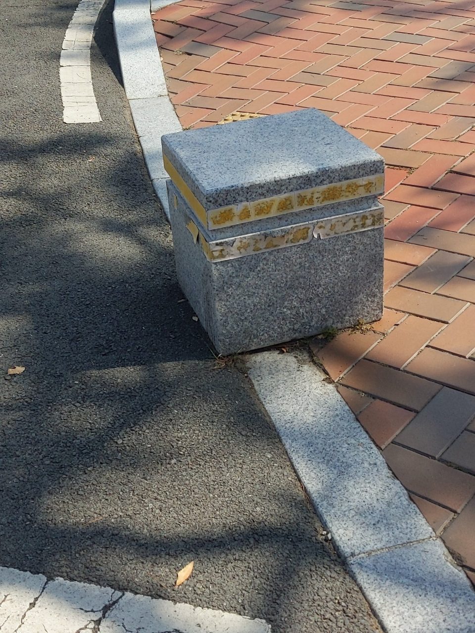볼라드 구조물 파손