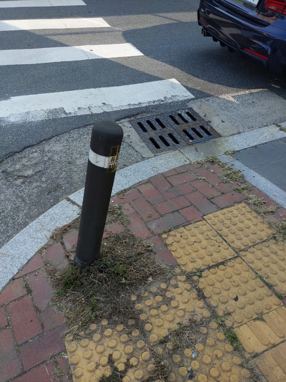 볼라드 구조물 파손
