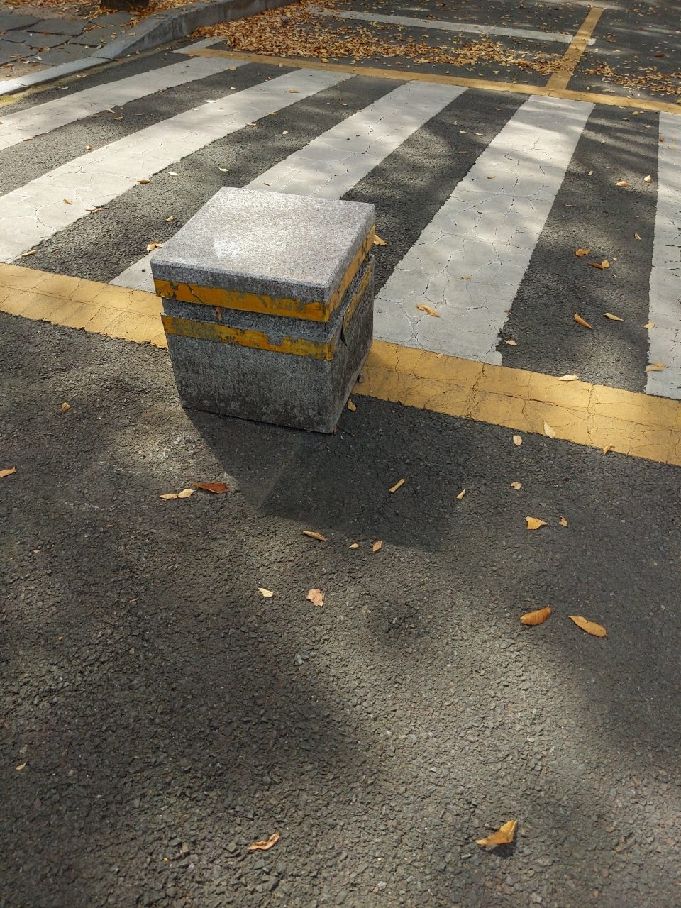 볼라드 구조물 파손
