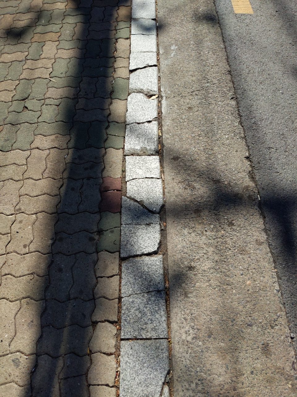 도로 구조물 파손