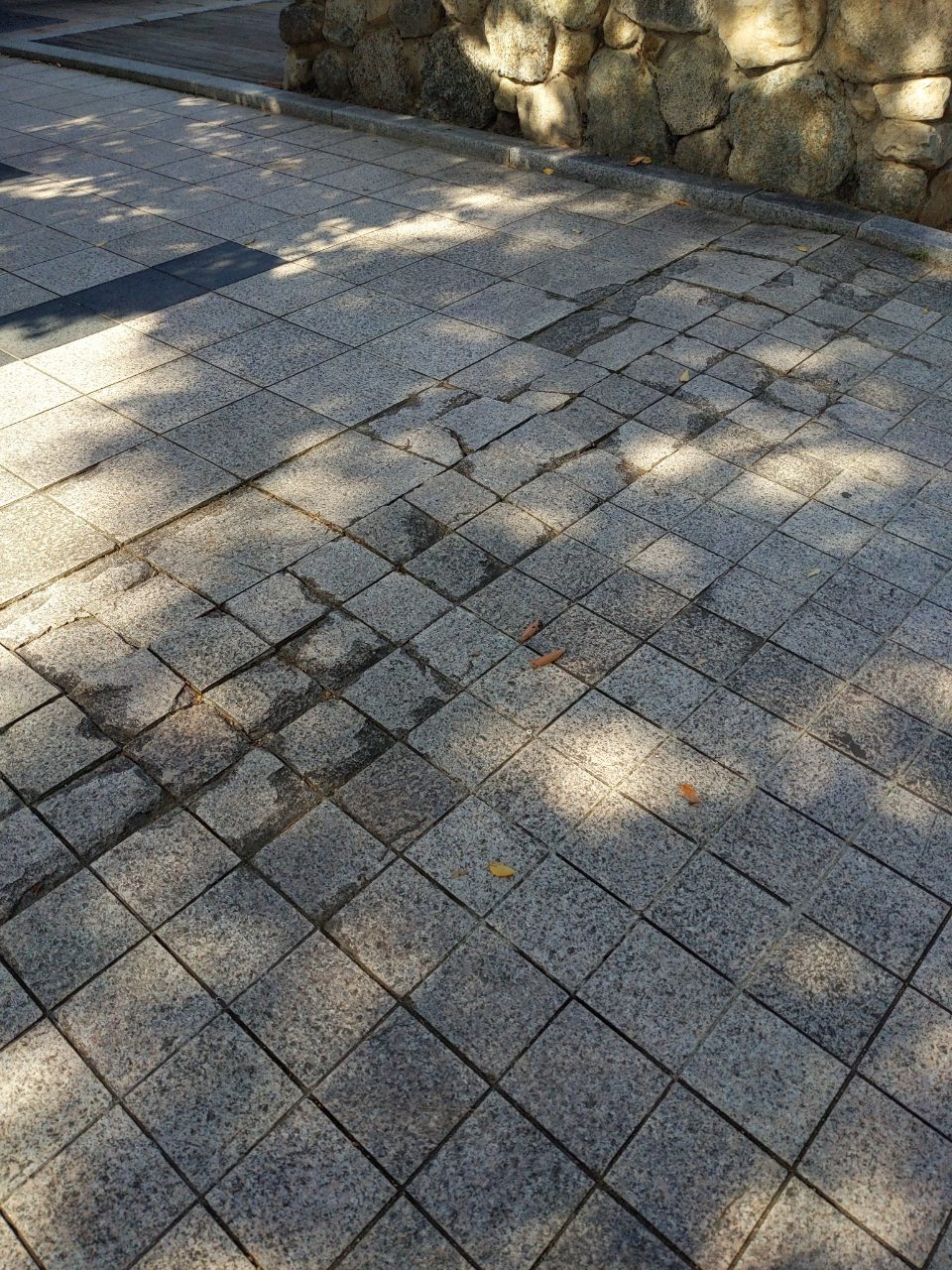 보도블록 균열