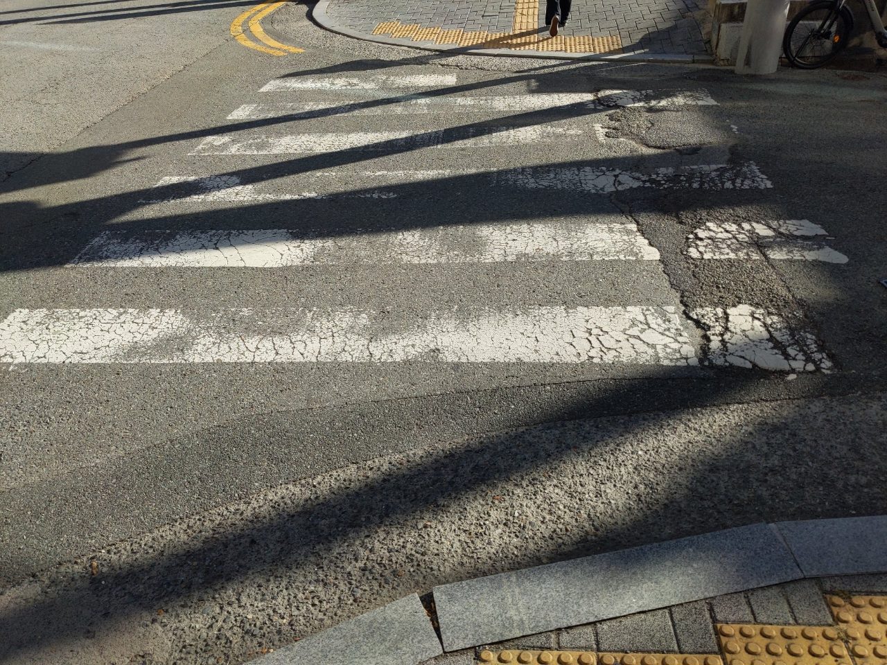 보도블록 균열