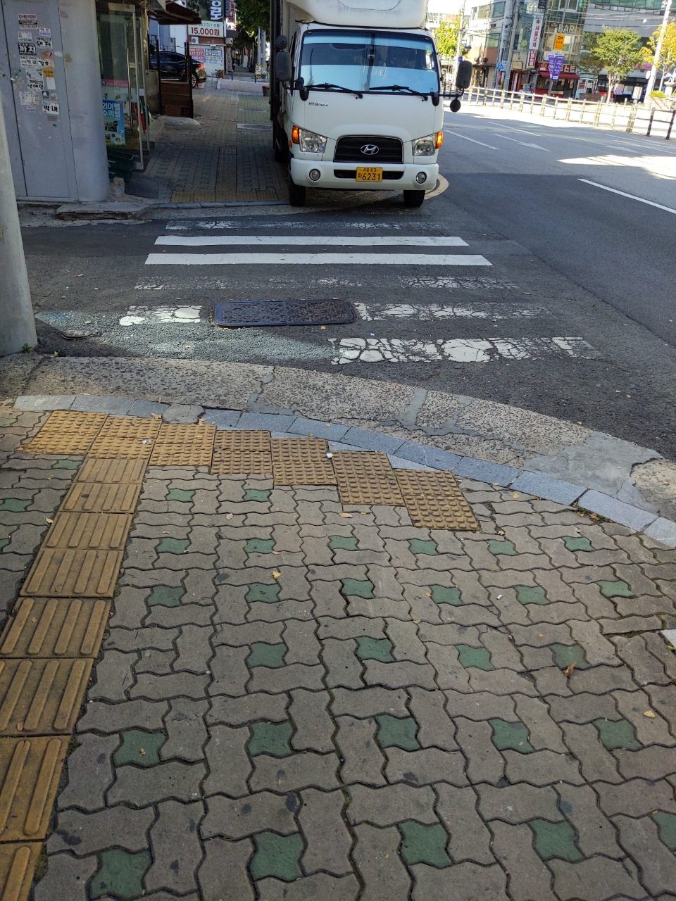 보도블록 구조물 파손