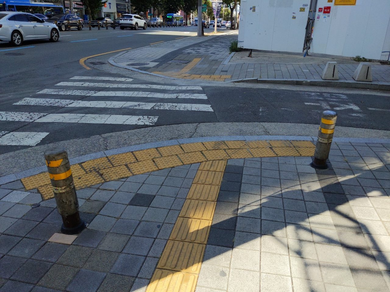 볼라드 구조물 파손