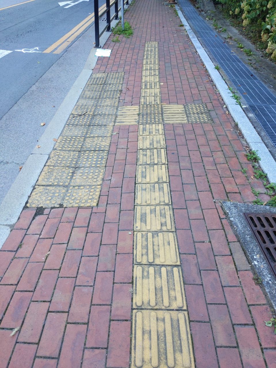 보도블록 구조물 파손