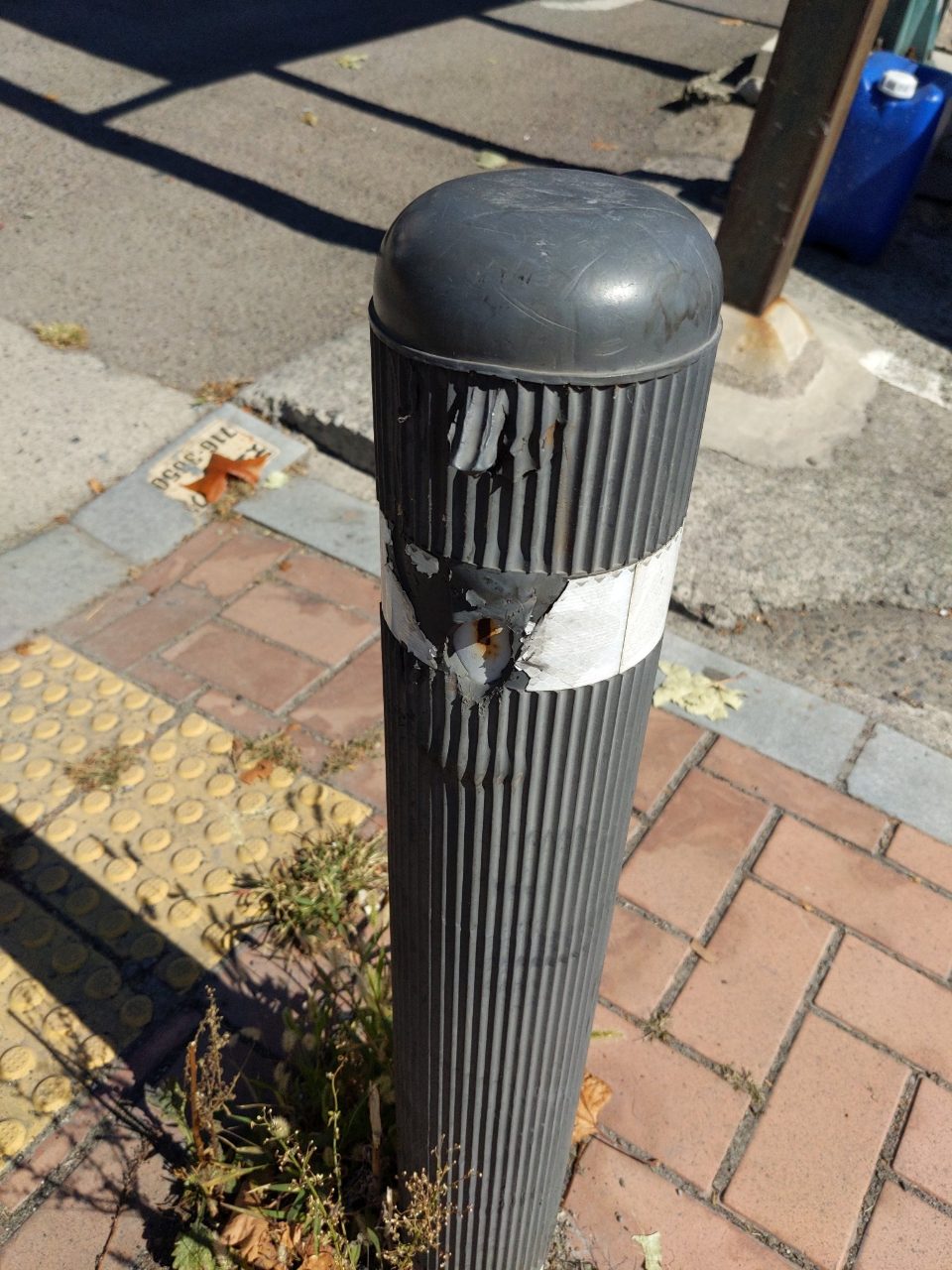 볼라드 구조물 파손