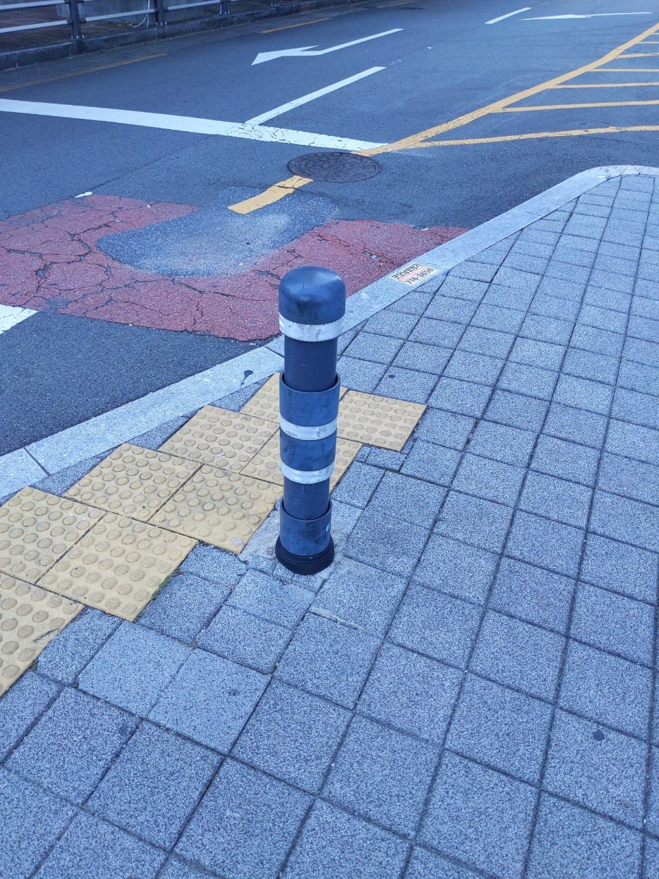 볼라드 구조물 파손