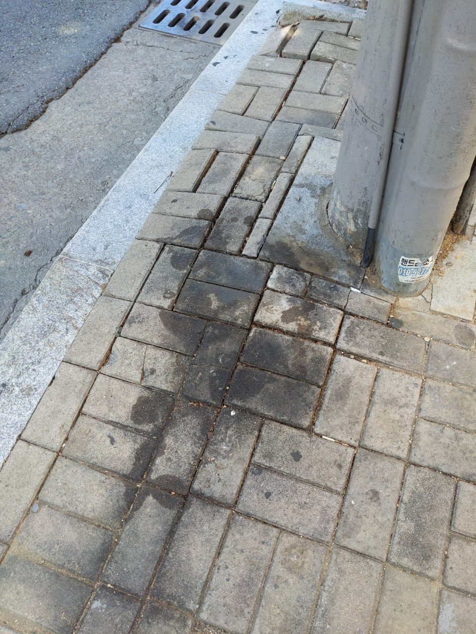 보도블록 구조물 파손
