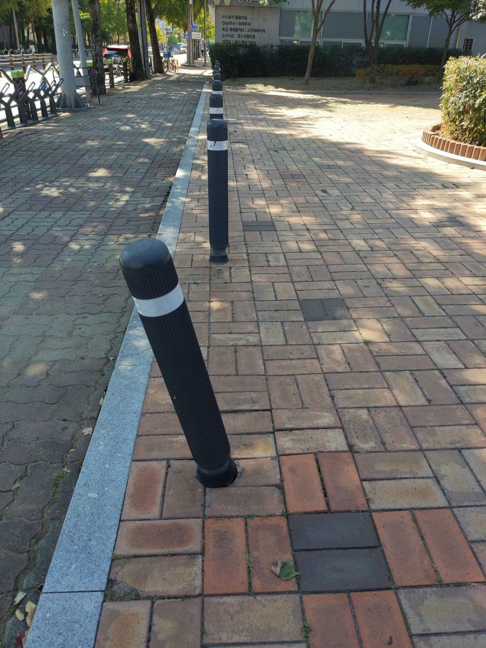 볼라드 기울어짐