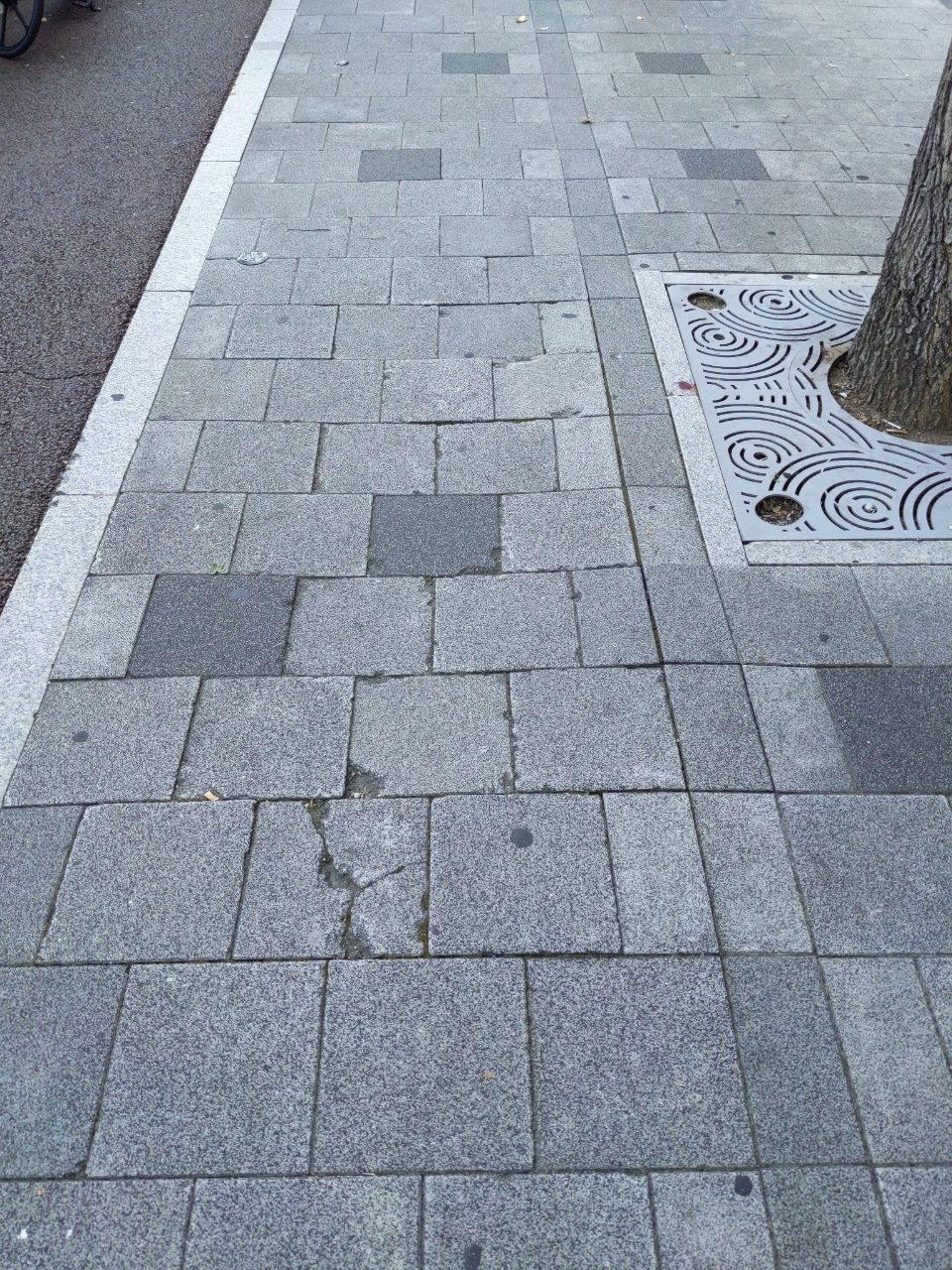 보도블록 균열
